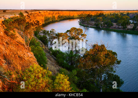 Bel tramonto sul fiume Murray a Big Bend vicino a raggiungere Swan - Nildotte in Sud Australia Foto Stock
