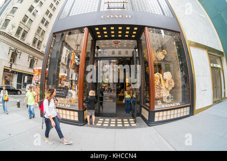 Coach store 5th Avenue, Manhattan, New York City, Stati Uniti d'America. Foto Stock