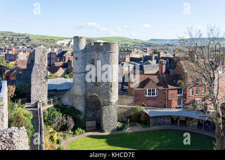 Il Normanno Gatehouse & Barbican, Lewes Castle & Gardens, Lewes High Street, Lewes, East Sussex, England, Regno Unito Foto Stock