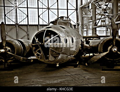 La palude ghost è un boeing b-17e Flying Fortress sul display al Pacific Aviation Museum su ford island, Pearl harbor, Hawaii. Foto Stock