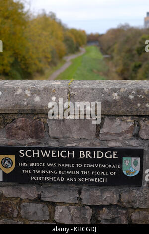 Novembre 2017 - insegna del nome sul ponte Schweich a Portishead Foto Stock