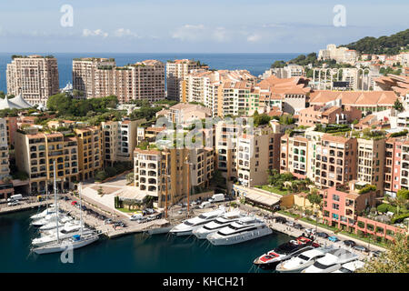 Il Principato di Monaco, vista sul porto di Fontvieille da terreni del palazzo. Foto Stock