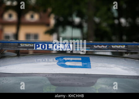 Chiudere fino sulla cooperazione di polizia (policja) segno sulla vettura Foto Stock