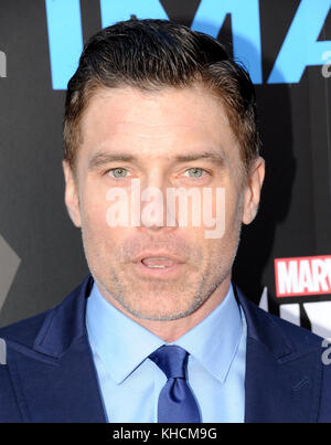 UNIVERSAL CITY, CA - AGOSTO 28: Anson Mount partecipa alla prima mondiale di 'Inumani' a Universal CityWalk il 28 agosto 2017 a Universal City, California persone: Anson Mount Transmission Ref: MNC76 Foto Stock