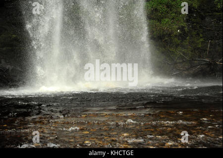 Henrhyd falls / sgwd henrhyd. a 90 piedi, questo è il più alto la cascata nel Galles del Sud. Foto Stock