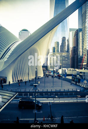 New York City - Novembre 11, 2017: vista del world trade center di manhattan con occhio ed edifici in vista. Foto Stock