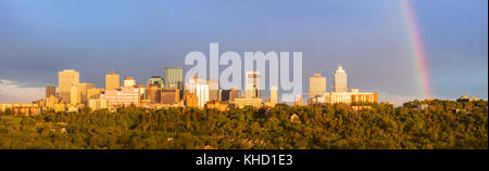 Rainbow su edmonton - vista panoramica della città. Edmonton, Alberta, Canada. Foto Stock