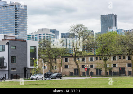 Townhouse contemporaneo residences costruito sul sito della Cabrini-Green housing project. Foto Stock