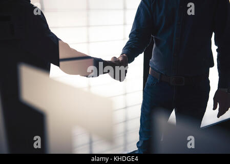 Stretta di mano Foto Stock