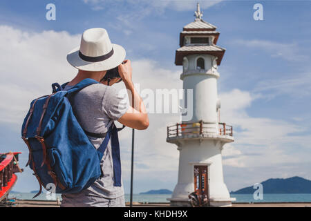 Fotografo turistica prendendo la foto del faro, Fotografia di viaggio Foto Stock