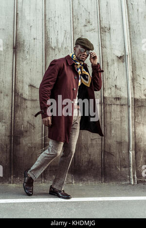 Elegante African American uomo in occhiali da sole Foto Stock