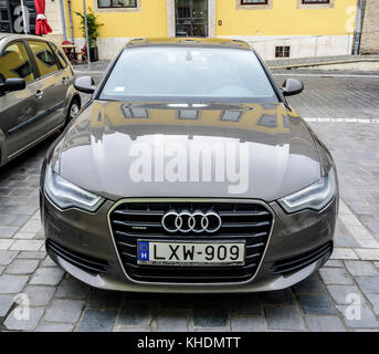 Audi A6 parcheggiato per le strade di Budapest. Foto Stock