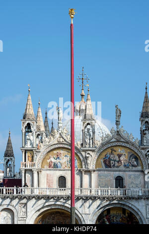 L'Italia, Veneto, Venezia, PIAZZA SAN MARCO, DETTAGLIO DELLA CATTEDRALE DI SAN MARCO Foto Stock