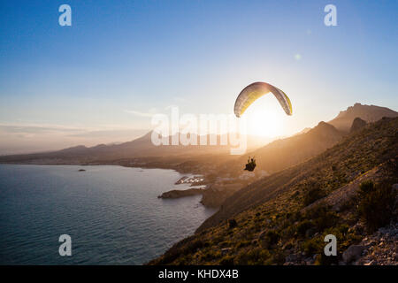 Parapendio a Morro de toix vicino a Calpe Alicante, Costa Blanca, SPAGNA Foto Stock