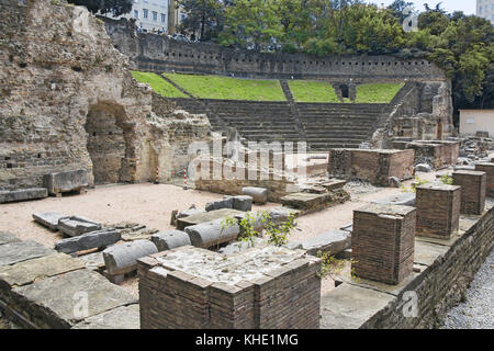 Rovine dell antico anfiteatro romano a trieste, Italia Foto Stock