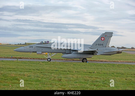 10 Swiss Boeing F/A 18C Hornet sulla distribuzione di RAF lLossiemouth nel Morayshire, Scozia per 4 settimane per il giorno e la notte volare basso livello di formazione pilota. Foto Stock