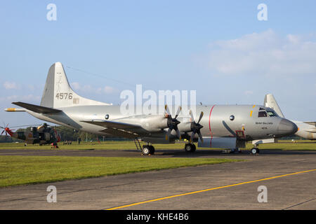 Kleine brogel, Belgio - Sep 13, 2014: Royal Navy norvegese lockheed p-3c orion la sorveglianza marittima aereo sulla pista di kleine brogel airbase. Foto Stock