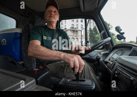 Tuscarora Organic Growers (TOG) driver Ray Smith offrire prodotti biologici a Washington D.C., martedì 2 agosto 2016. Foto Stock