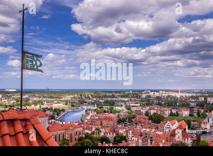 Paletta a lato e vista sulla città vecchia di Danzica Foto Stock