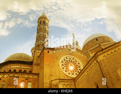 Dettagli esterni di basilica chiesa di sant'Antonio di Padova, Italia Foto Stock