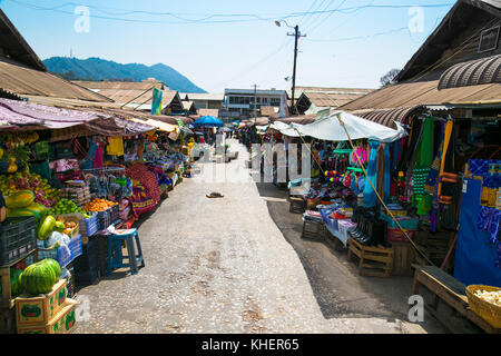 Kalaw, myanmar- Marzo 5, 2017: popolo birmano al lokal mercato verde il 5 marzo 2017 a Kalaw, southeastasia, Myanmar. (Birmania) Foto Stock