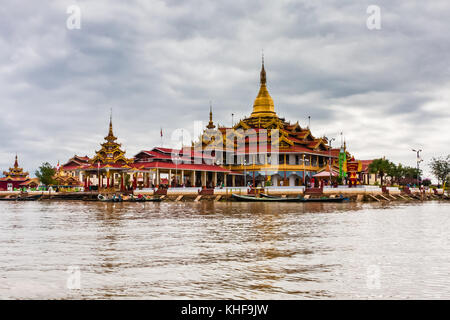 Phaung Daw Oo Pagoda, Lago Inle, Myanmar Foto Stock
