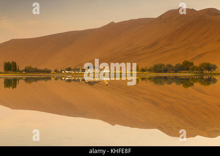 Badain miao lago ii, Cina Foto Stock