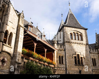 Il Castello di Marienburg, facciata del cortile interno, balcone, vicino a Hildesheim, Bassa Sassonia, Germania Foto Stock