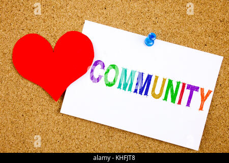 Ispirazione concettuale per didascalie con testo per scrittura a mano che mostra la comunità. Concetto di business per l'amore di stare insieme scritto su una nota adesiva, supporto in sughero promemoria Foto Stock