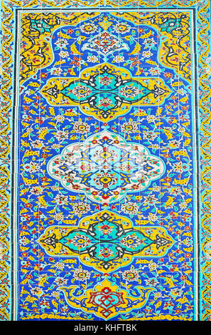 La facciata decorazione murale di karim khani nook - il pannello di colorate piastrelle smaltate, coperto con raffinati motivi floreali ornamentazione persiano, golestan, Teheran Foto Stock