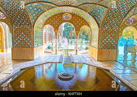 Tehran, Iran - 11 ottobre 2017: la fontana di karim khani cantuccio di golestan è stato creato per fornire la freschezza e la frescura di questa estate pavilion, o Foto Stock