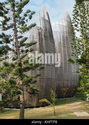 Edifici moderni di dal Centro Culturale Tjibaou a Noumea, Nuova Caledonia Foto Stock