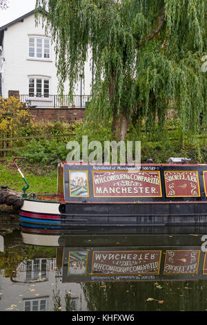 Barche ormeggiate in Staffordshire e Worcestershire Canal vicino Wolverley, Worcestershire, England, Regno Unito Foto Stock