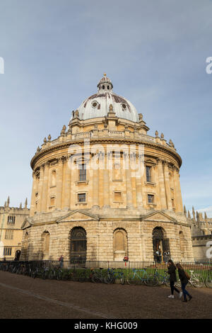 Regno Unito, Oxford, Radcliffe Camera, XVIII secolo, stile Palladiano academic biblioteca e sale di lettura, progettato da James Gibbs. Foto Stock