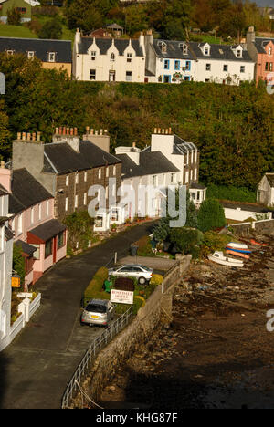 Portree, la principale città e porto di pesca sull'isola di Sky. Foto Stock