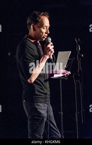 Birmingham, Regno Unito. Xv Nov, 2017. Steve Lamacq presenta 'andando sordi per vivere' al Glee Club, Birmingham. Credito: Ken Harrison/Alamy Live News Foto Stock