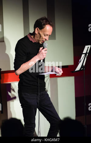 Birmingham, Regno Unito. Xv Nov, 2017. Steve Lamacq presenta 'andando sordi per vivere' al Glee Club, Birmingham. Credito: Ken Harrison/Alamy Live News Foto Stock