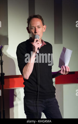 Birmingham, Regno Unito. Xv Nov, 2017. Steve Lamacq presenta 'andando sordi per vivere' al Glee Club, Birmingham. Credito: Ken Harrison/Alamy Live News Foto Stock