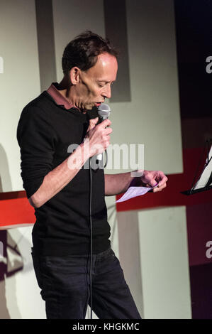 Birmingham, Regno Unito. Xv Nov, 2017. Steve Lamacq presenta 'andando sordi per vivere' al Glee Club, Birmingham. Credito: Ken Harrison/Alamy Live News Foto Stock