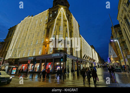 Glasgow, Scotland, Regno Unito 17 novembre, 2017. Primo giorno intero di Princes square natale luci aperte prima della città che la luce fino a George Square di domenica e fraser store su buchanan street lo stile di miglio. Credito: gerard ferry/Alamy Live News Foto Stock