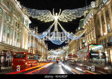 Le luci di Natale su Regent Street, Londra England Regno Unito Regno Unito Foto Stock