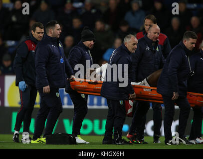 FERITO TAMMY ABRAHAM BURNLEY V SWANSEA CITY BURNLEY V SWANSEA CITY PREMIER LEAGUE 18 NOVEMBRE 2017 GBB5434 USO STRETTAMENTE EDITORIALE SOLO. Se Il Giocatore/I Giocatori Rappresentati In Questa Immagine Sono/Stanno Giocando Per Un Club Inglese O Per La Squadra Nazionale Dell'Inghilterra. Poi Questa Immagine Può Essere Utilizzata Solo Per Scopi Editoriali. Nessun Uso Commerciale. I Seguenti usi sono inoltre limitati ANCHE SE IN UN CONTESTO EDITORIALE: Utilizzo in conjuction con, o parte di, qualsiasi audio, video, dati, elenchi di fixture, logo club/campionato, scommesse, giochi o qualsiasi servizio 'live'. Sono Inoltre Limitate Le Utilizzazioni In Pubblico Foto Stock