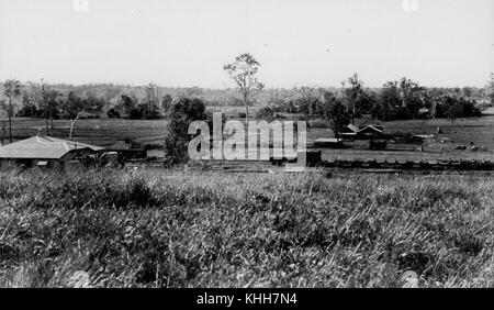 2 207717 guardando attraverso i cantieri ferroviari e Payne la segheria alla Kilcoy, 1927 Foto Stock