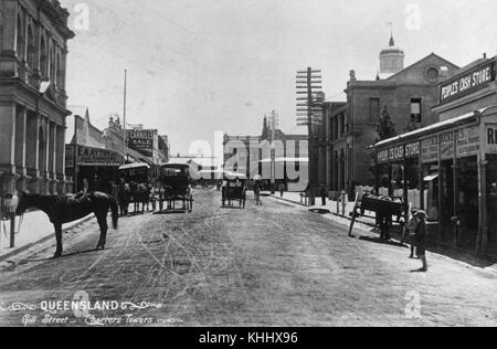 1 71187 Vista del Post Office in Gill Street e altre aziende, Charters Towers, Queensland, ca. 1897 Foto Stock