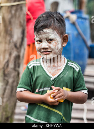 Ritratto di un ragazzo moken, arcipelago Mergui, myanmar Foto Stock