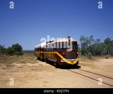 Il Gulflander, corre tra Croydon e Normanton. Vicino a Normanton, Northwest Queensland, Australia Foto Stock