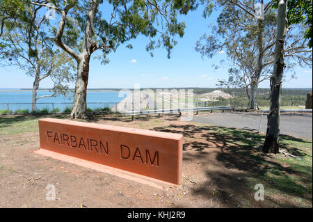 Diga di Fairbairn nome sign, nei pressi di smeraldo, Queensland, QLD, Australia Foto Stock