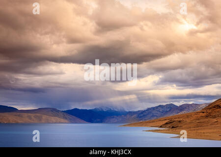 Lago alpino di tso moriri in Himalaya, kashmir india Foto Stock