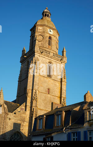 Il campanile della chiesa di Notre Dame de Pitie a le Croisic sulla penisola di Guerande nella regione Loira-atlantica della Bretagna francia. Foto Stock