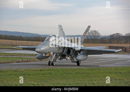 Swiss Air Force McDonnell Douglas F/A18C di aeromobile su 4 settimane di esercizio a RAF Lossiemouth Scozia. Foto Stock